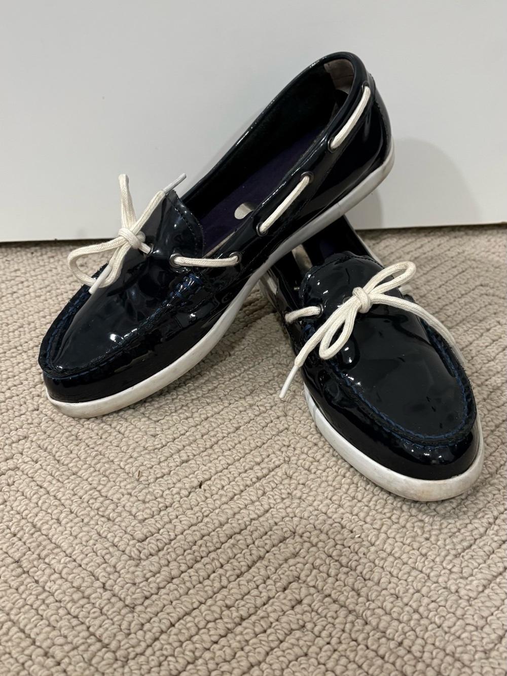 Navy Cole Haan Patent Leather Nantucket deck shoe with White Laces. Sz 10.